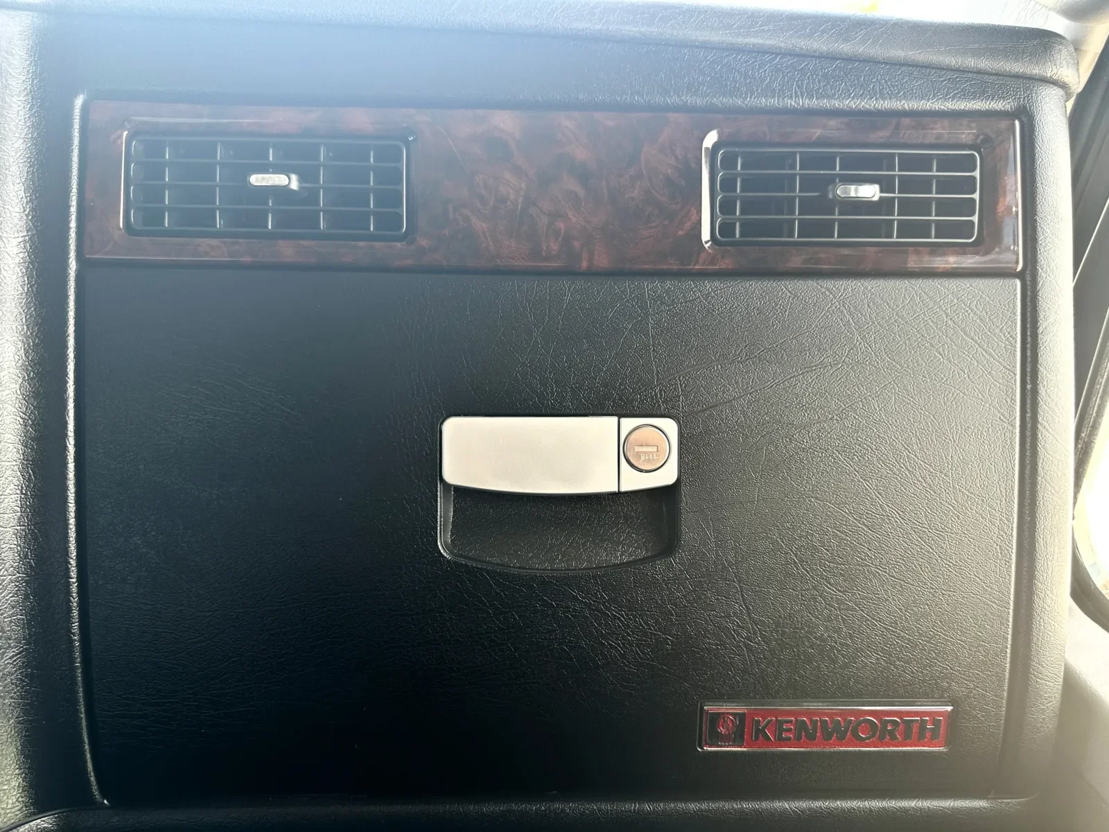 2022 Kenworth T800 in Hutchins, TX — photo 19