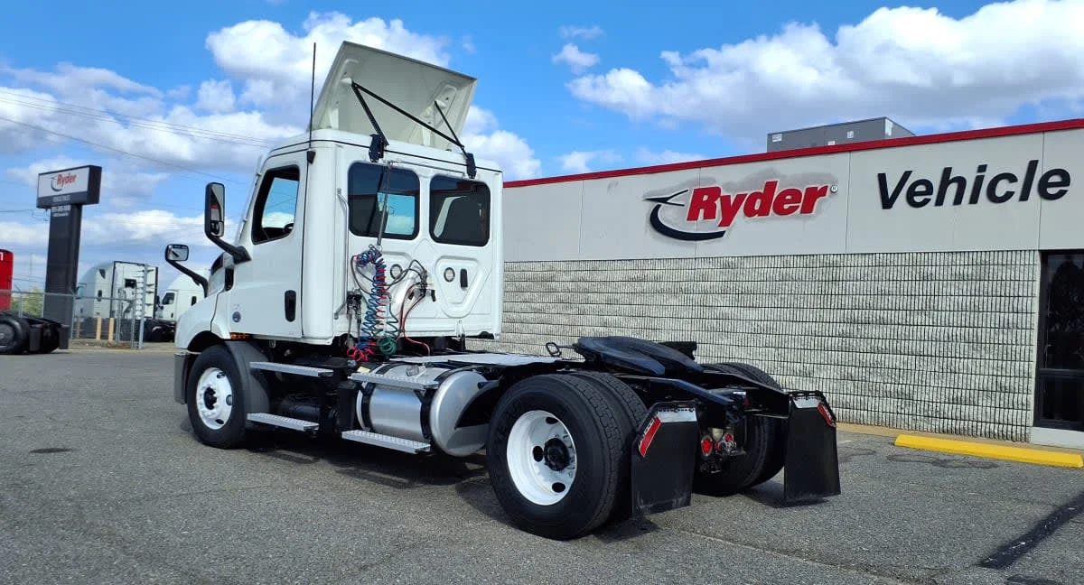2020 Freightliner Cascadia in Memphis, TN — photo 6