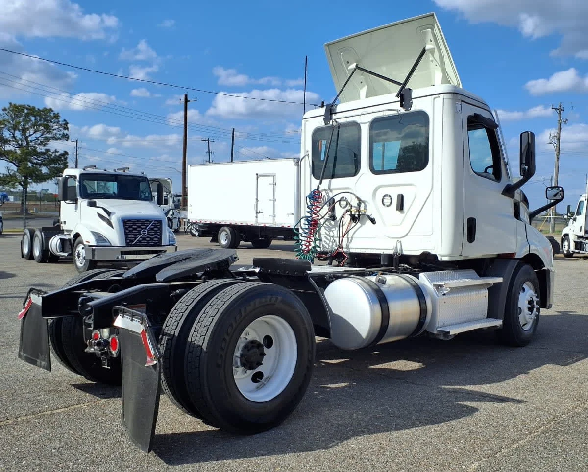 2020 Freightliner Cascadia in Memphis, TN — photo 4