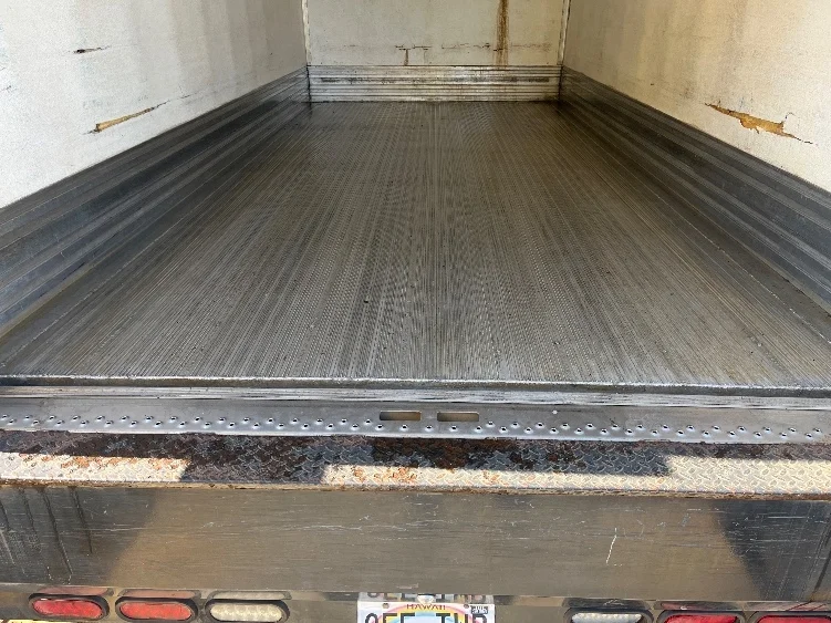 2019 Isuzu NRR in Torrance, CA — photo 10
