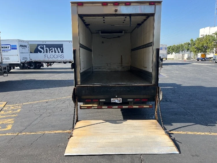 2019 Isuzu NRR in Torrance, CA — photo 9