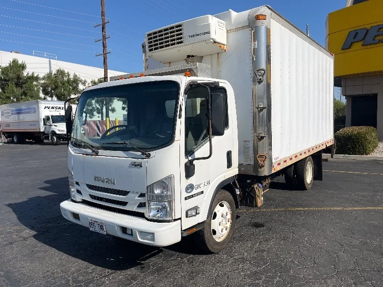 2019 Isuzu NRR in Torrance, CA — photo 3