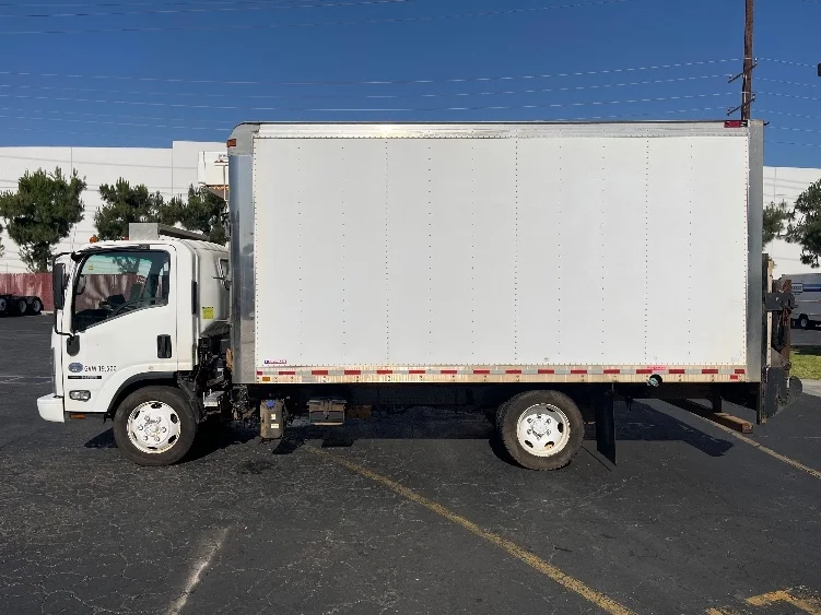 2019 Isuzu NRR in Torrance, CA — photo 4