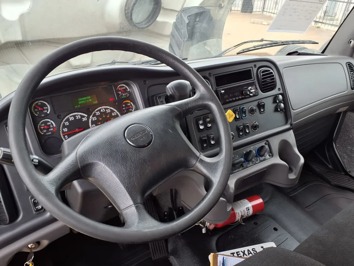 2019 Freightliner M2 106 in Houston, TX — photo 7