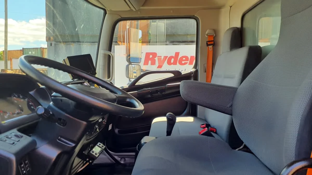 2020 Hino 268 in Springfield, MA — photo 13