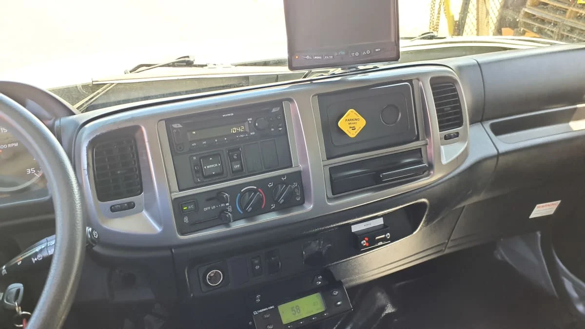 2020 Hino 268 in Springfield, MA — photo 8