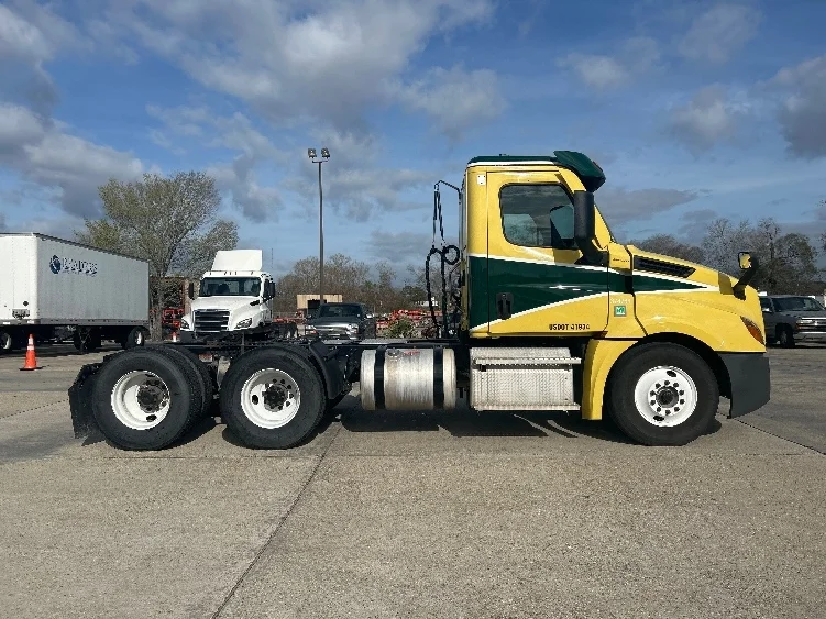 2021 Freightliner Cascadia in Hammond, LA — photo 8