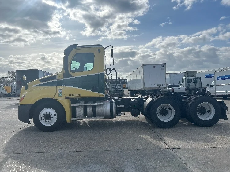 2021 Freightliner Cascadia in Hammond, LA — photo 4