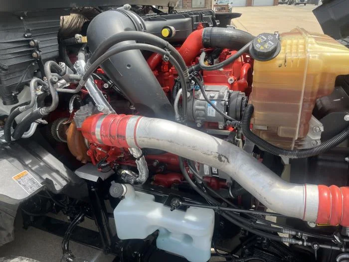 2021 International LT - image 9