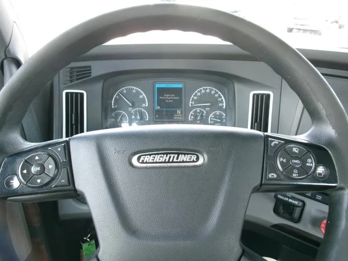 2022 Freightliner Cascadia — photo 13