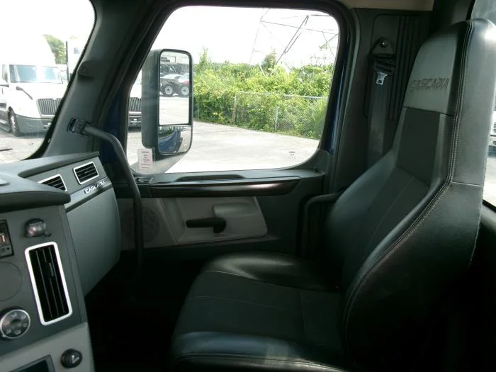 2022 Freightliner Cascadia — photo 15