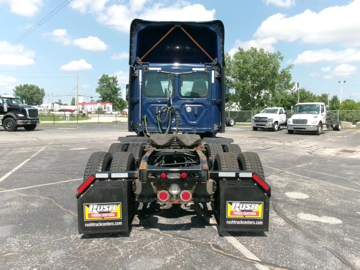 2022 Freightliner Cascadia — photo 5