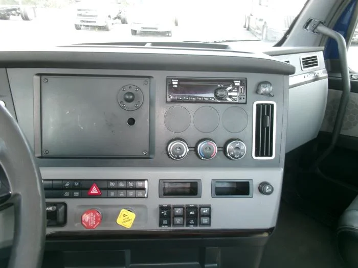2022 Freightliner Cascadia — photo 14