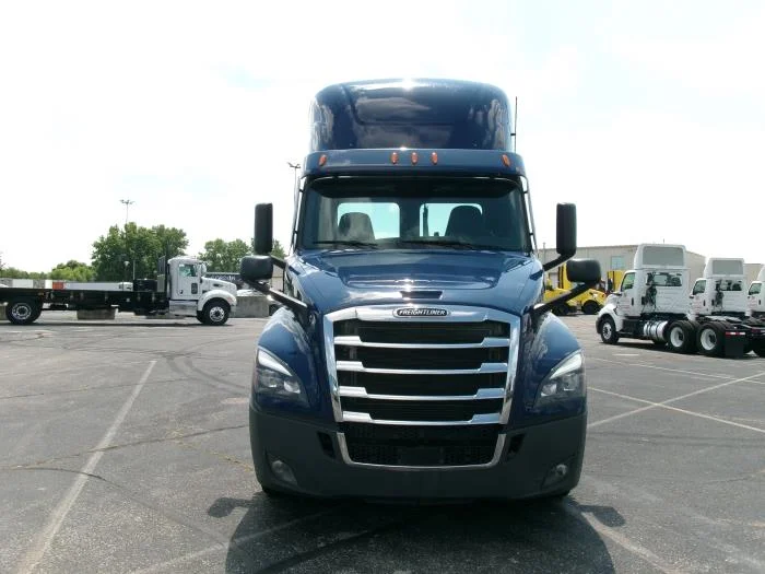 2022 Freightliner Cascadia — photo 3
