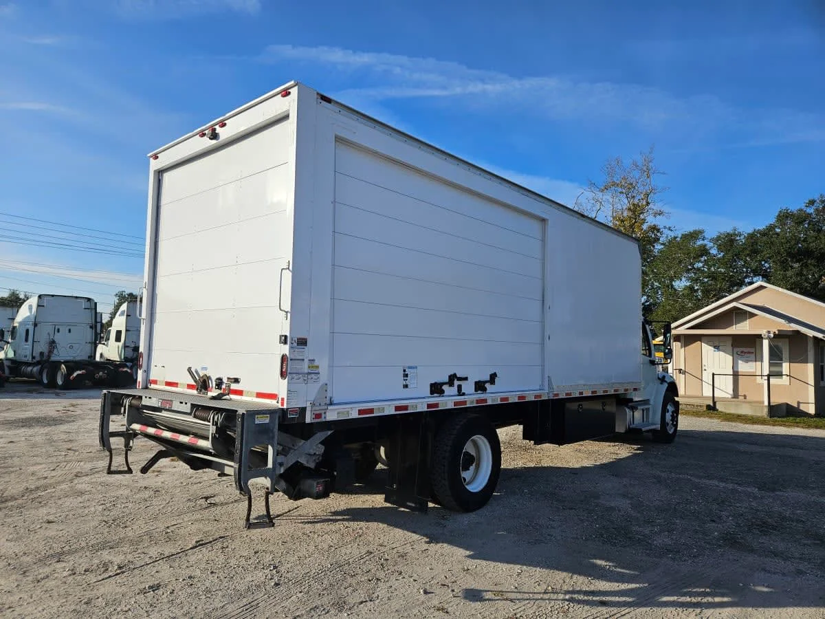2019 Freightliner M2 106 - image 4