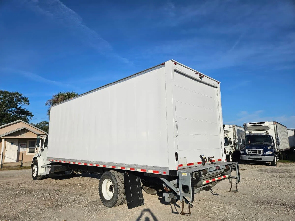 2019 Freightliner M2 106 - image 6