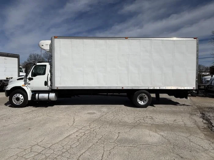 2019 International MV - image 2