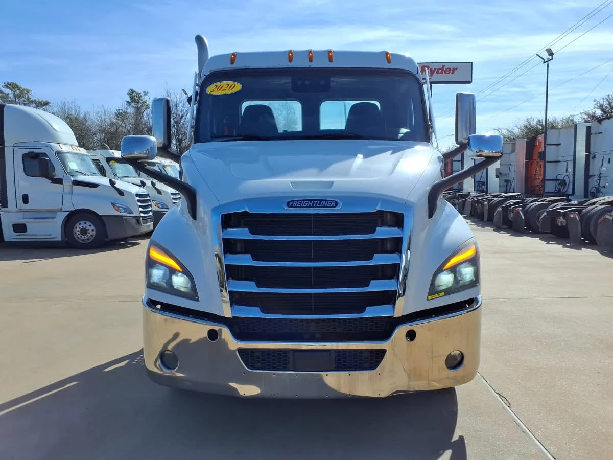 2020 Freightliner Cascadia in Houston, TX — photo 2