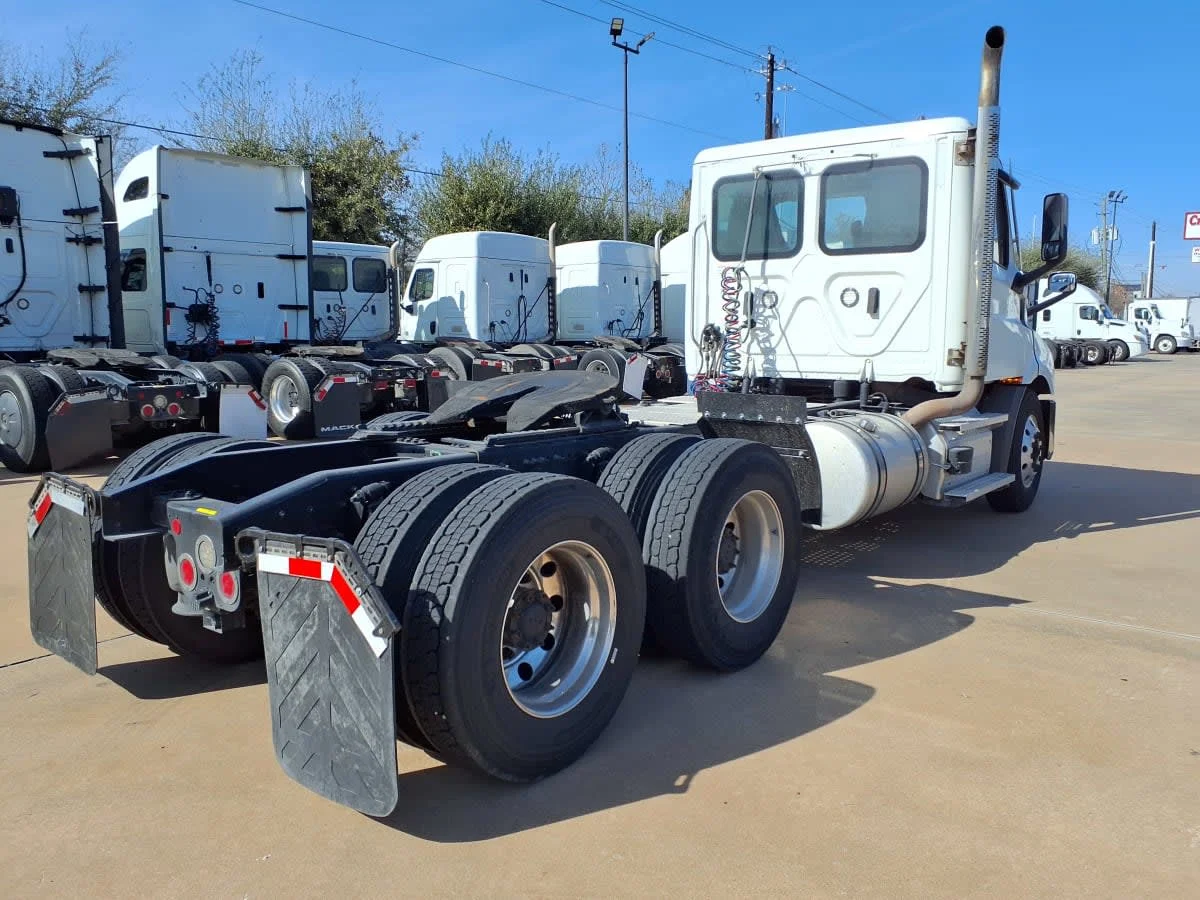 2020 Freightliner Cascadia - image 4