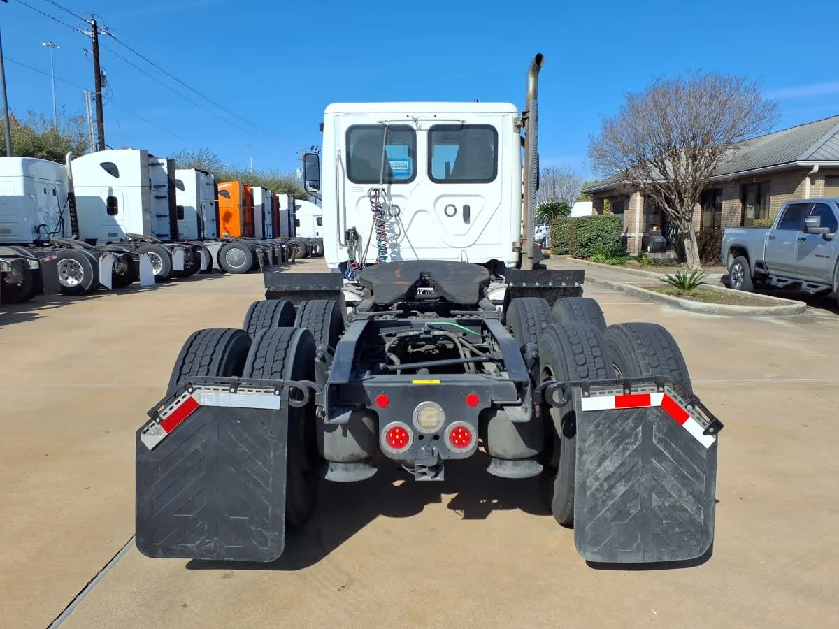 2020 Freightliner Cascadia in Houston, TX — photo 5