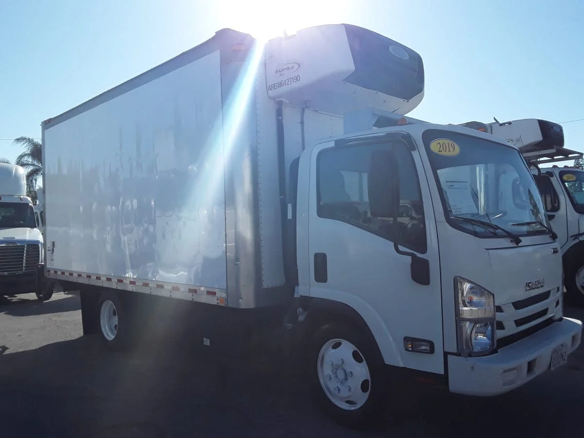 2019 Isuzu NRR - image 3