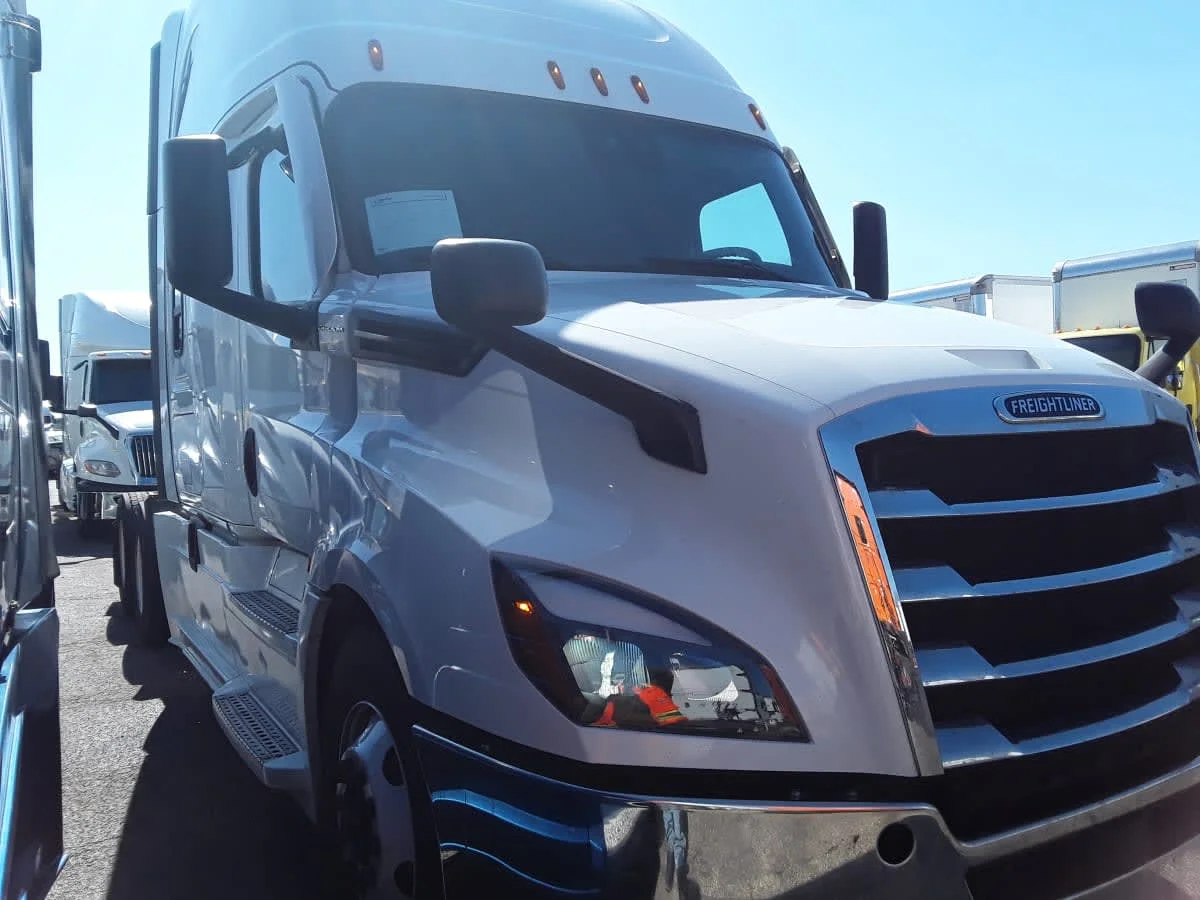 2021 Freightliner Cascadia in Bolingbrook, IL — photo 3