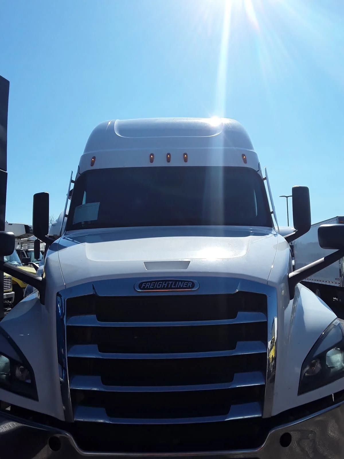 2021 Freightliner Cascadia in Bolingbrook, IL — photo 2