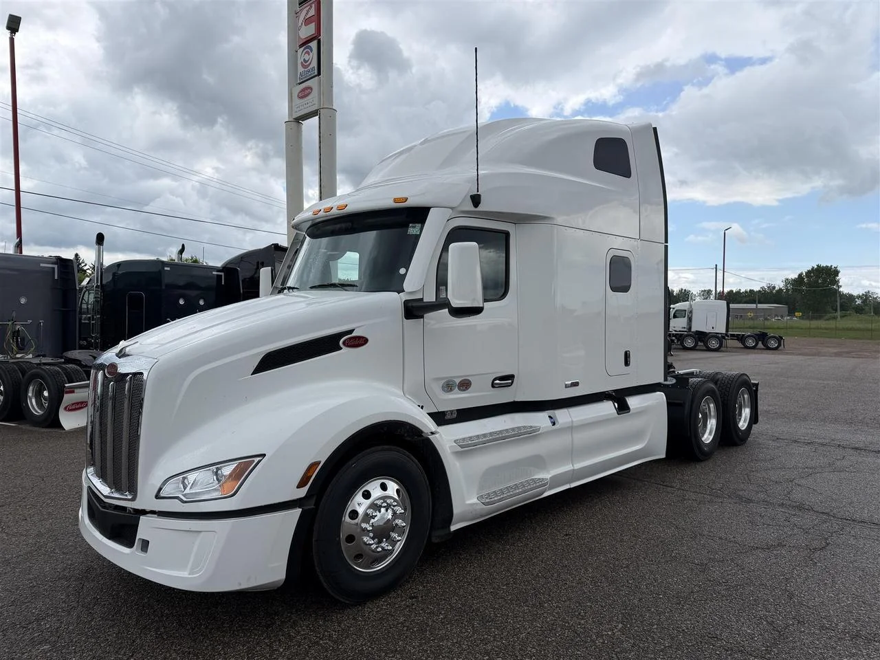 2027 Peterbilt 579 in Eau Claire, WI — photo 12