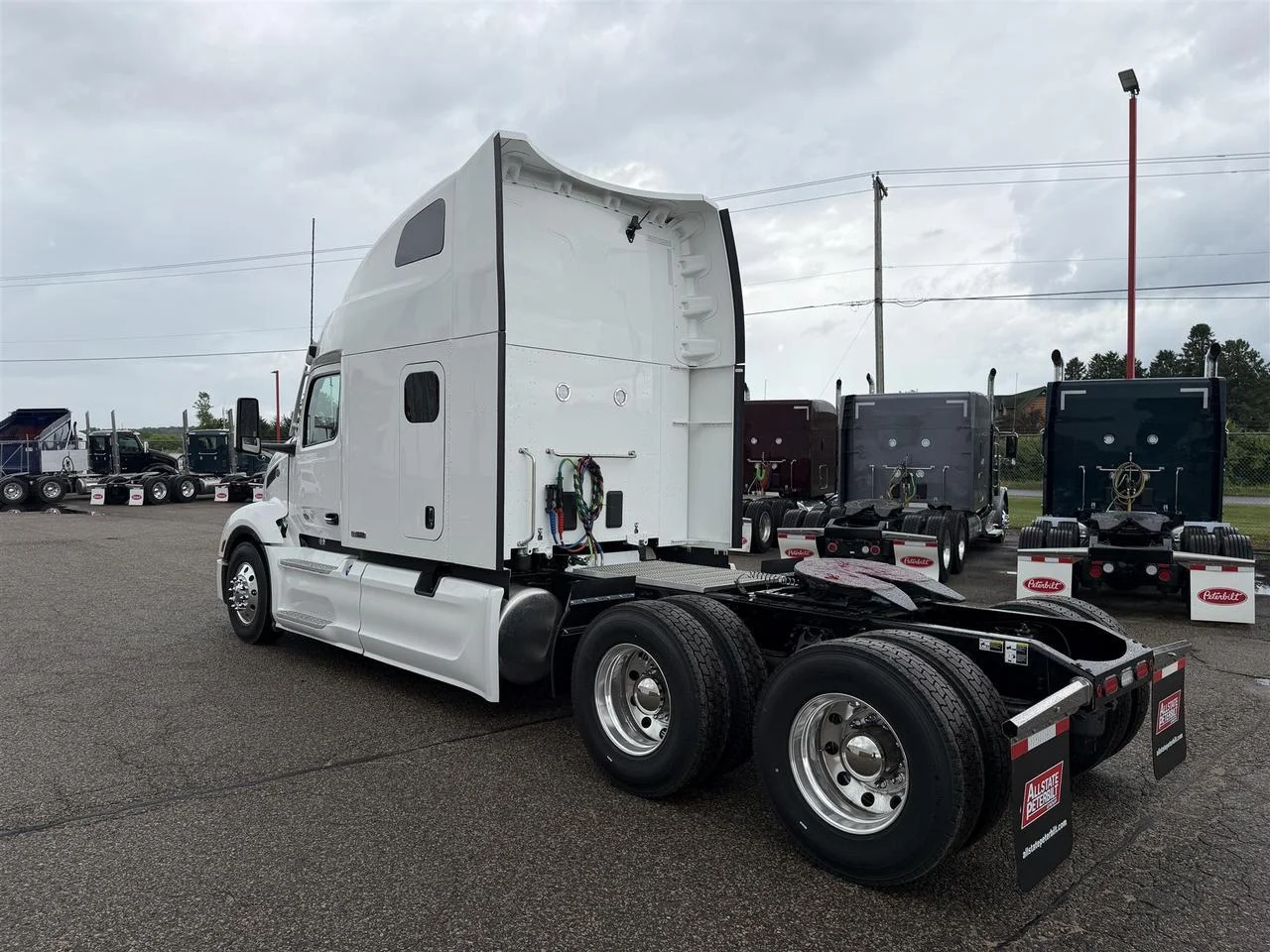 2027 Peterbilt 579 in Eau Claire, WI — photo 2