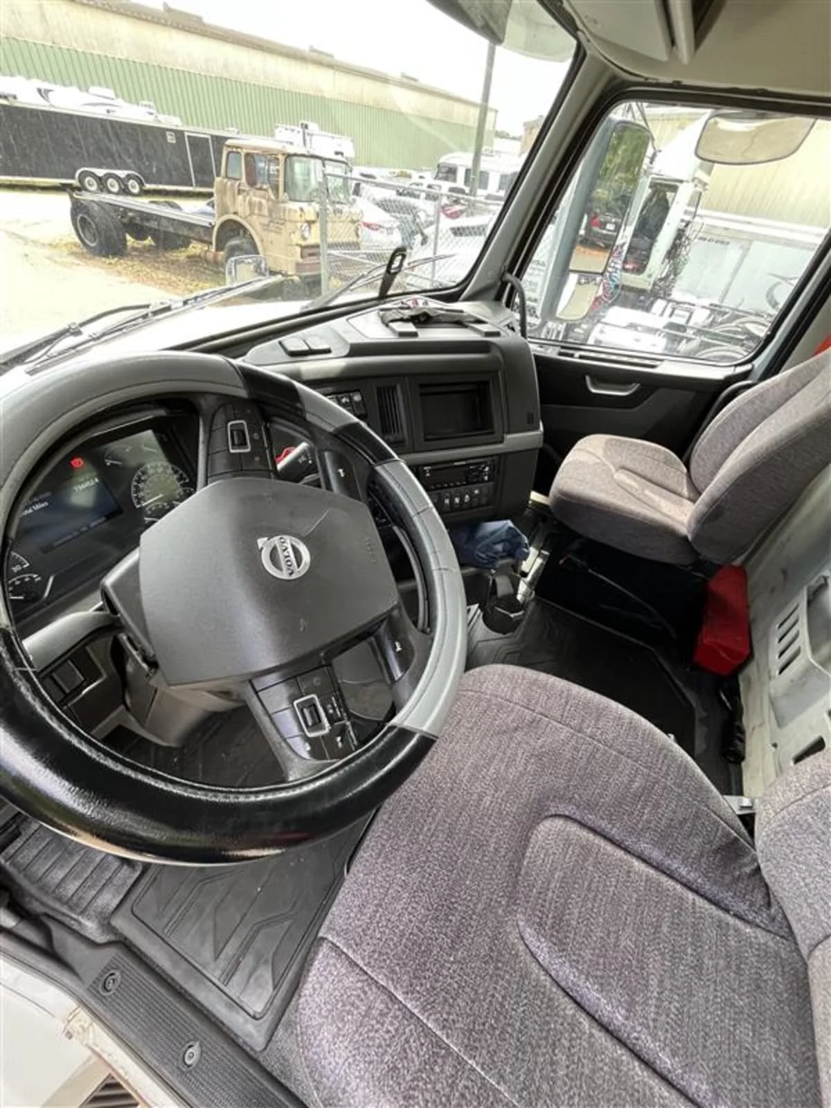 2020 Volvo VNL 860 in Ashland, VA — photo 7