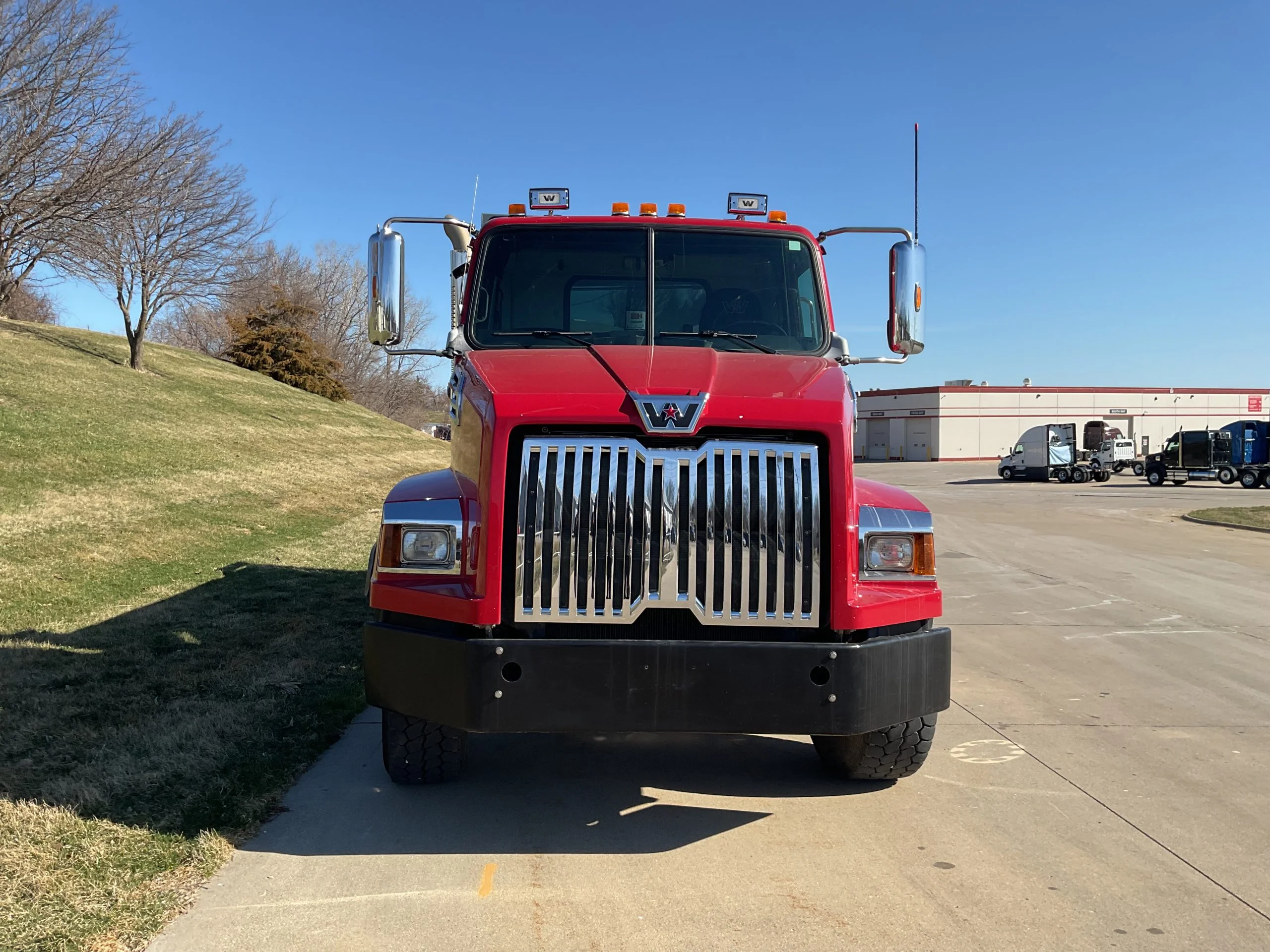 2017 Western Star 4700 - image 2