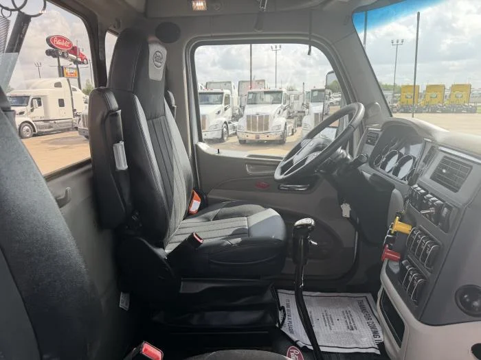 2020 Peterbilt 567 - image 24