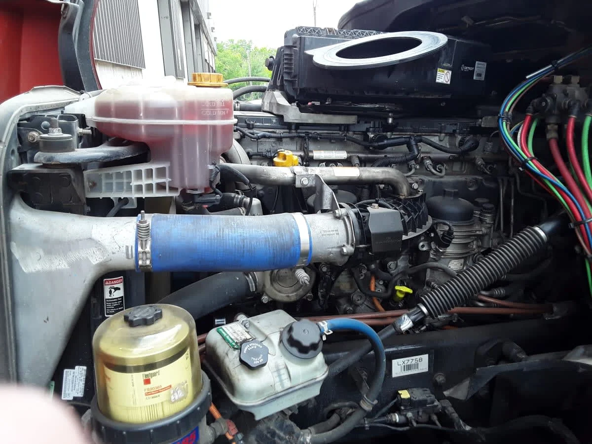2020 Freightliner Cascadia in Kansas City, MO — photo 10