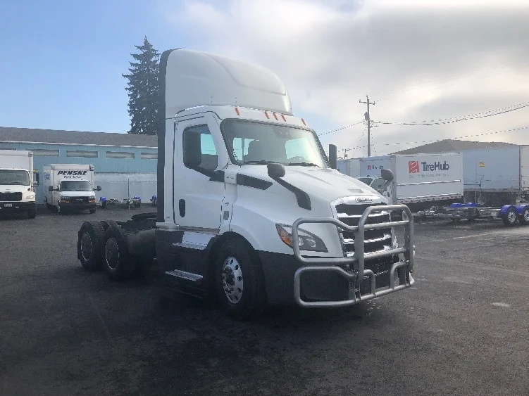 2021 Freightliner Cascadia in Clackamas, OR