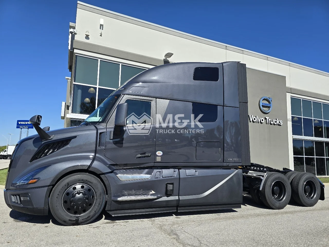 2026 Volvo VNL 860 in Toledo, OH — photo 5
