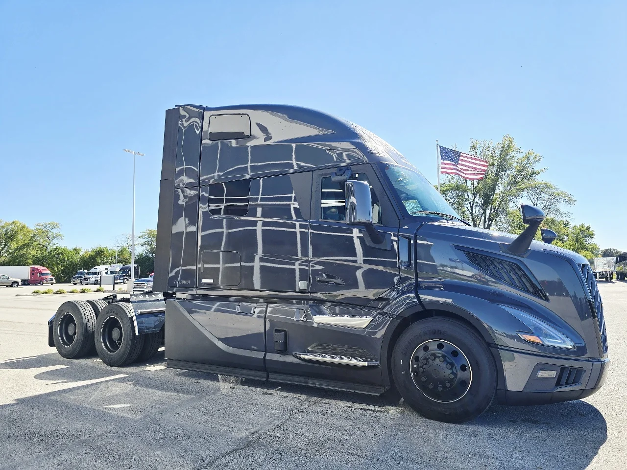 2026 Volvo VNL 860 in Toledo, OH — photo 3