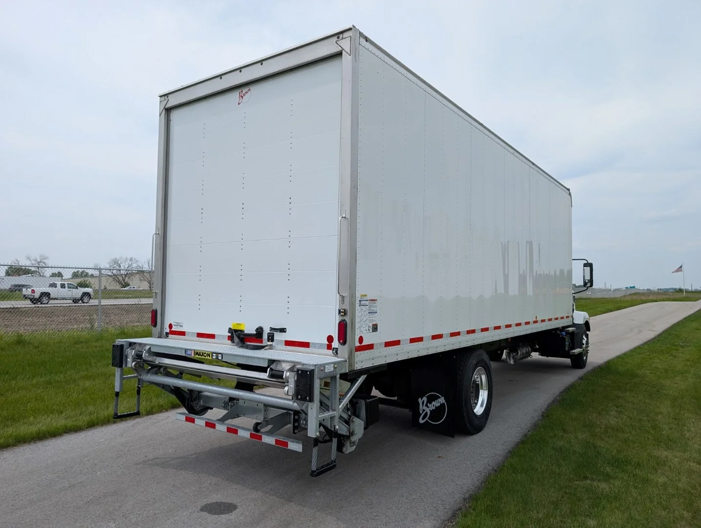 2026 MACK MD6 - NEW TRUCKS BOX TRUCK - image 3