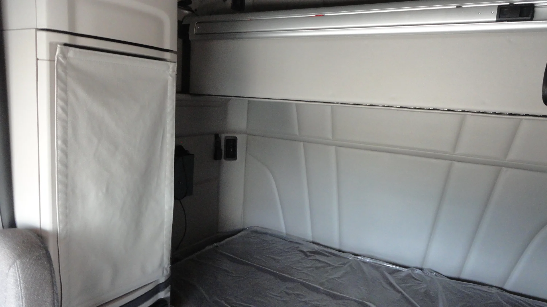 2024 Peterbilt 579 - image 8