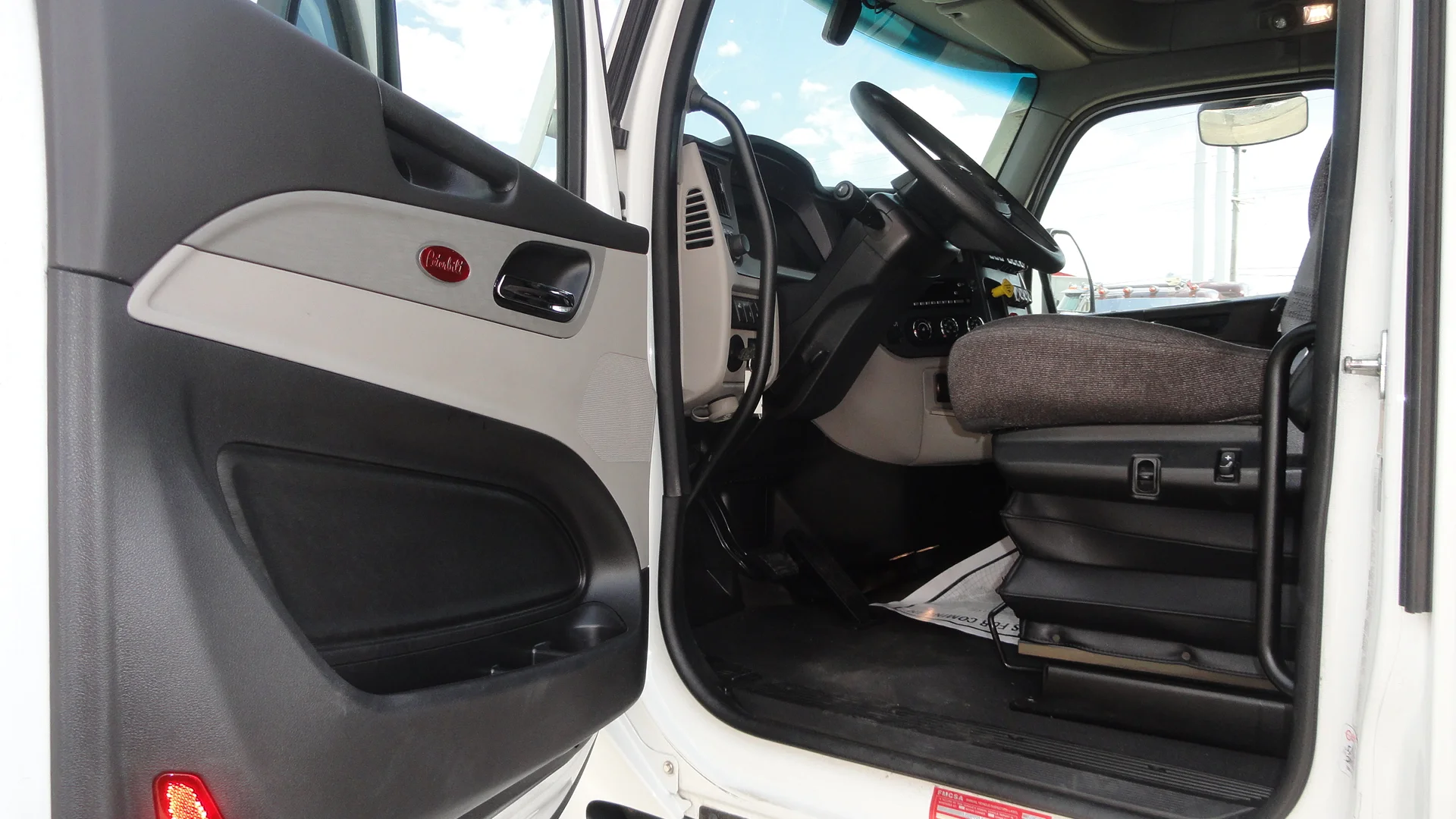 2024 Peterbilt 579 - image 6