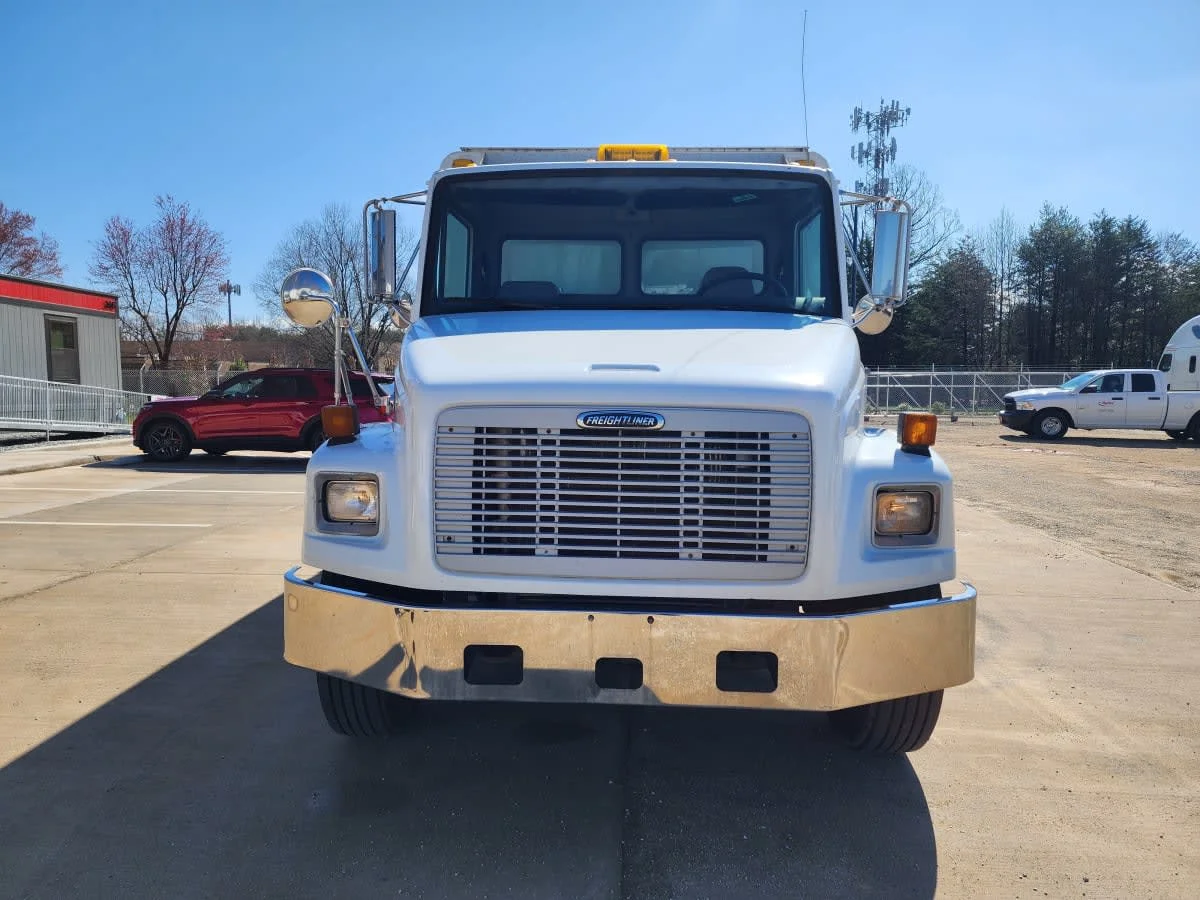 2004 Freightliner in Greensboro, NC — photo 2