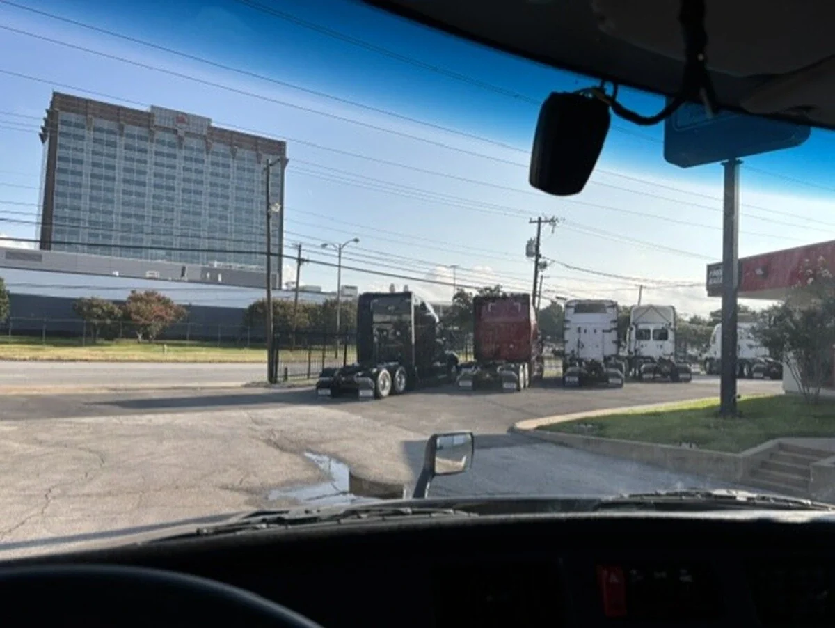 2023 Kenworth T680 — photo 13