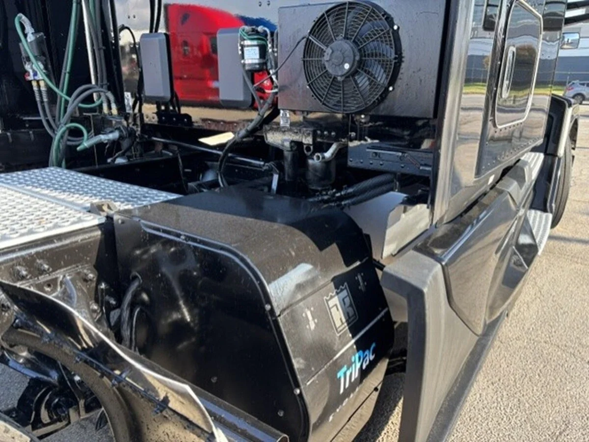 2023 Kenworth T680 — photo 9