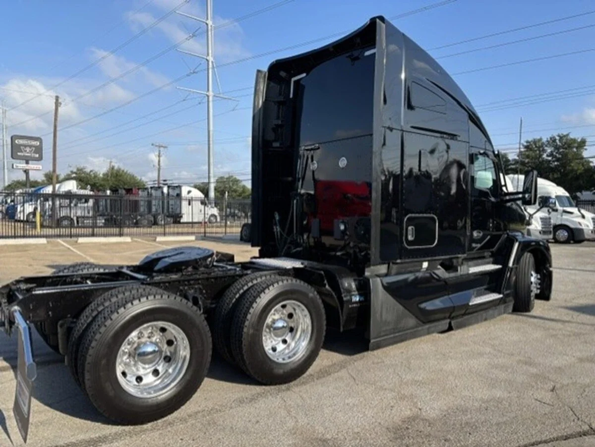 2023 Kenworth T680 — photo 3