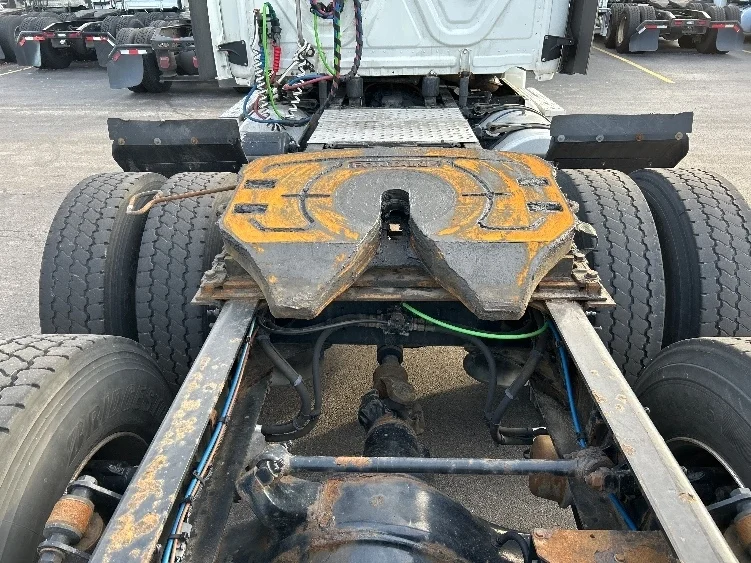 2019 Freightliner Cascadia - image 6