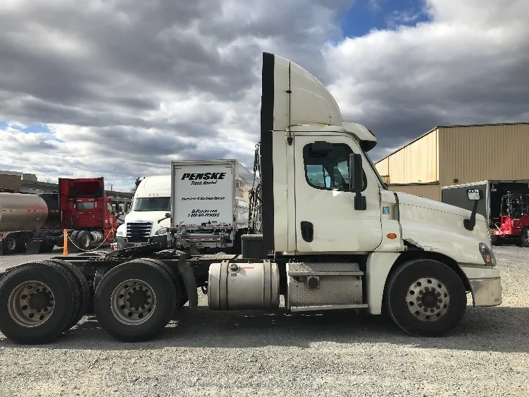 2019 Freightliner Cascadia in Cleona, PA — photo 8