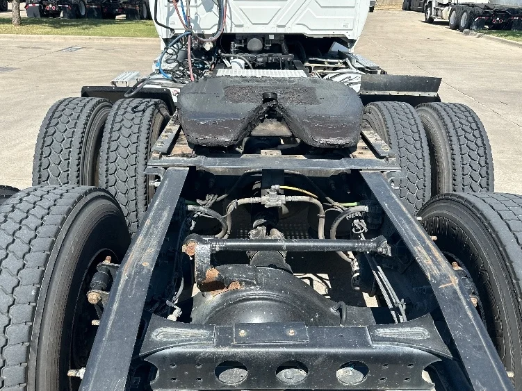 2020 International LT - image 6