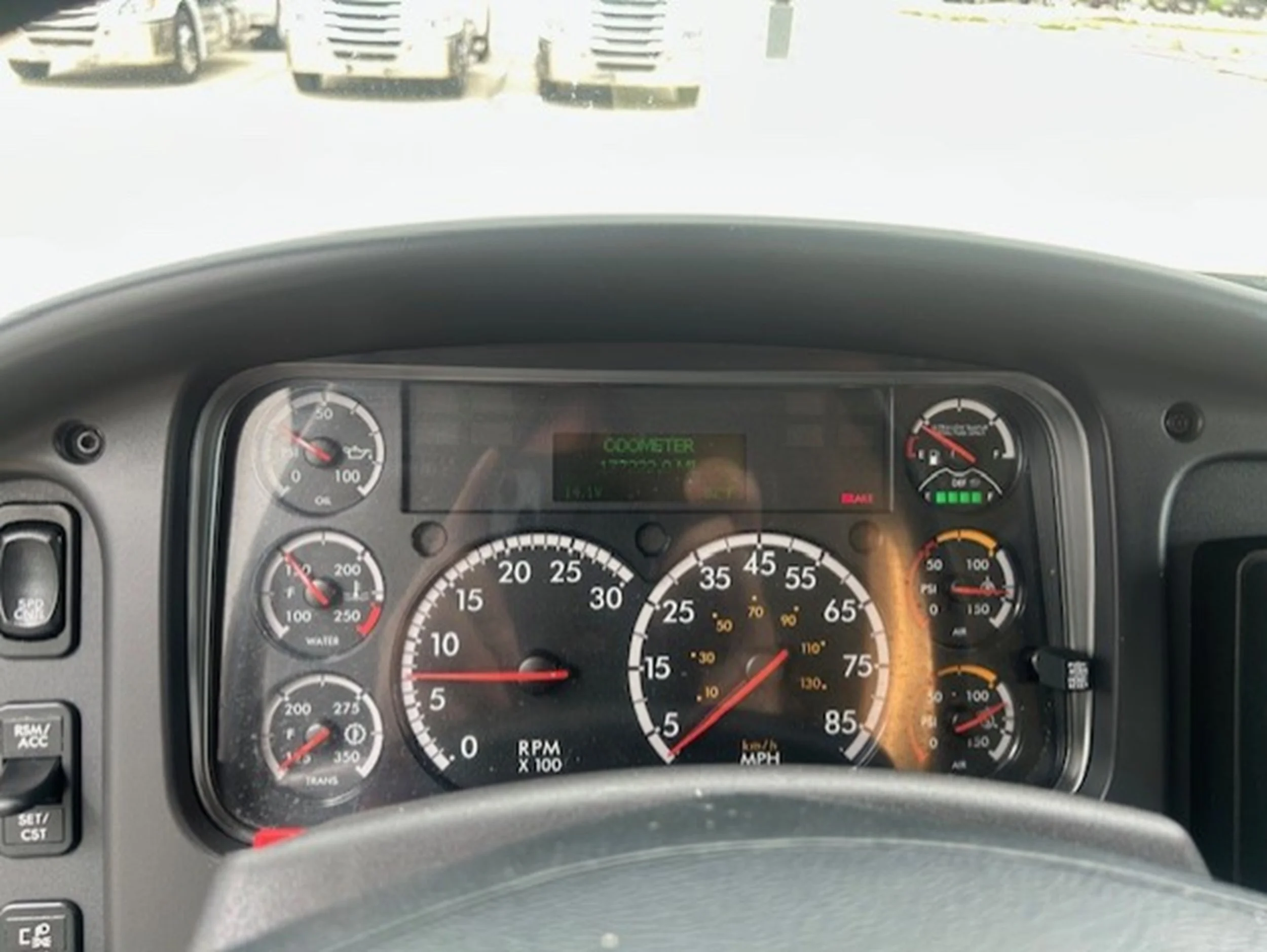 2022 Freightliner eM2 — photo 16