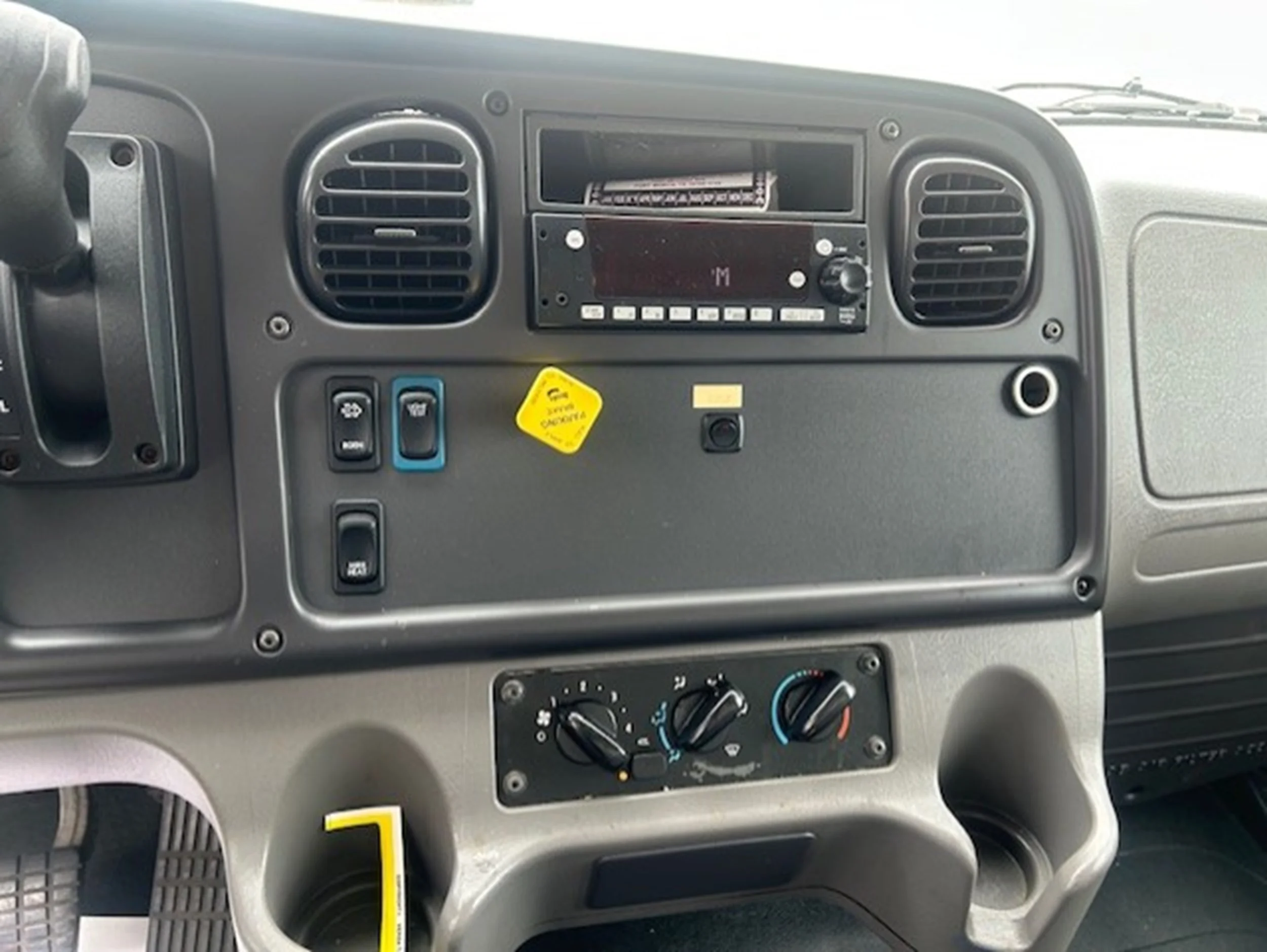 2022 Freightliner eM2 — photo 15