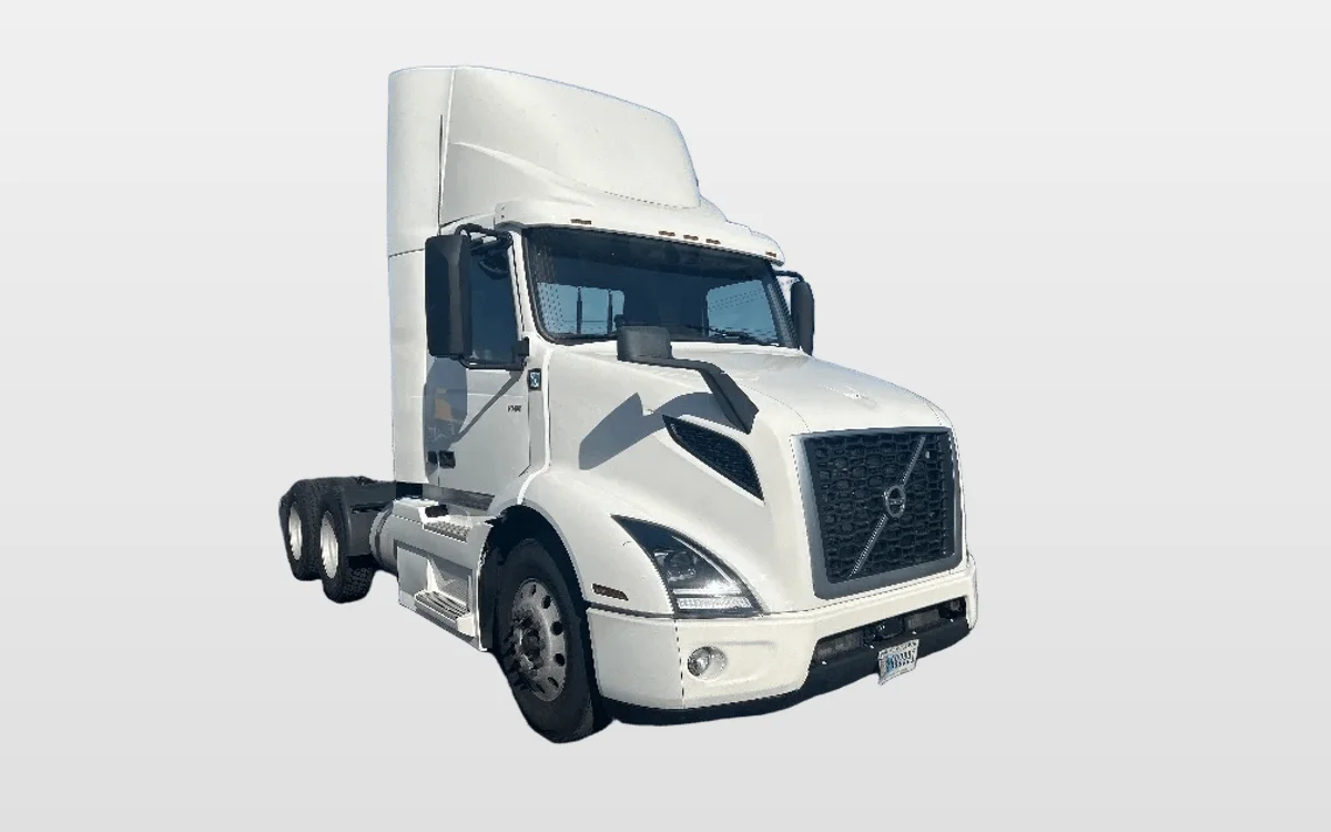 2021 Volvo VNR 640 - image 1