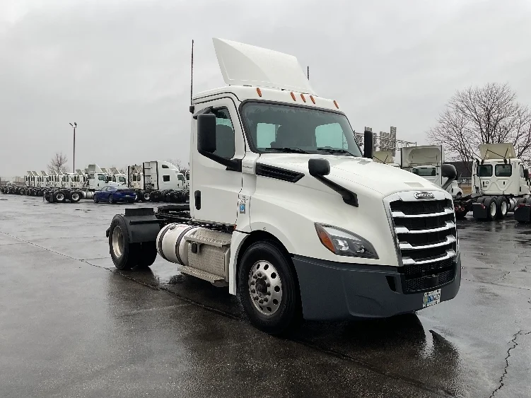 2020 Freightliner Cascadia in Middlefield, OH